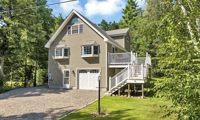Moultonborough Casa | Renovated Balmoral Winnipesaukee Sleeps 8 Pet Friendly AUGUST 16TH SPECIAL