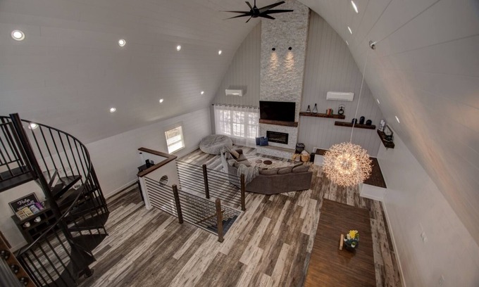 Dakota Casa | Renovated Barn Sure To Impress with Loft & Game Room!