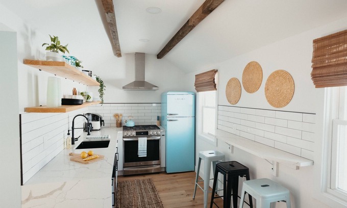 West Belmar Casa | Renovated Bright, Fun, Airy, Fire Pit Backyard, Bikes & Beach Badges