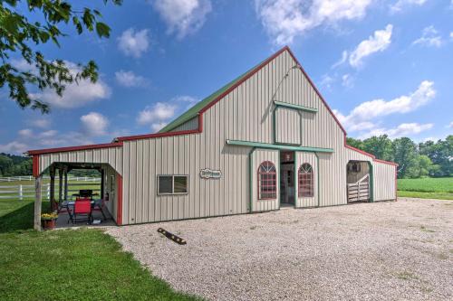 Perrysville Apartamento | Renovated Bunkhouse on 12-Acre Horse Farm!