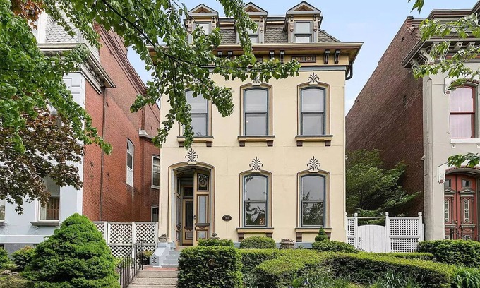 Lafayette Square Casa | Renovated Carriage house - 1 BR loft - Private