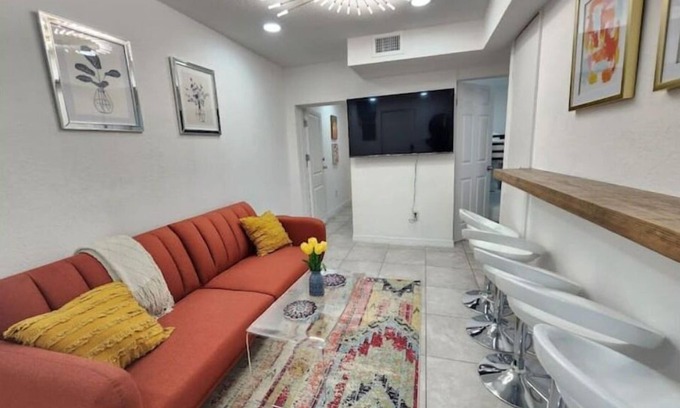 Northwest Orlando Casa | Renovated College Park home Sleeps10 close to WP