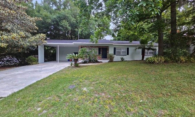 Gainesville Casa | Renovated contemporary home centrally located