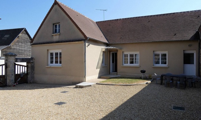 Thivars Cabaña | Casa renovada en el corazón de Thivars: 3 habitaciones, jardín, cerca de Chartres