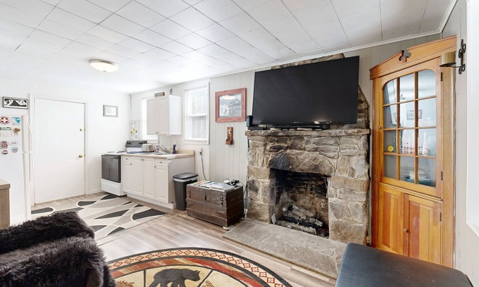 Jefferson Township Casa | Renovated dog-friendly home near Kooser State Park with fireplace & deck