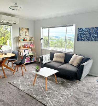Johnsonville Apartamento | Renovated Entire 2BR Flat, Comfort, Scenic Views, Free Parking & 10 min to Ferry