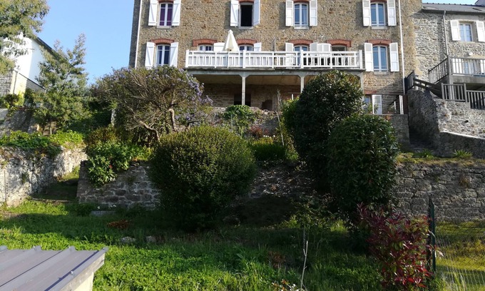 Saint-Briac-sur-Mer Casa | Renovated family home, in the heart of Saint Briac, port access, 3*, sleeps 2- 7.
