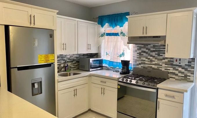 Lucea Apartamento | Renovated family-sized home, just a few short minutes from the beach!