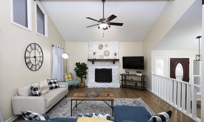 Lithia Springs Casa | Renovated Farmhouse Near Six Flags