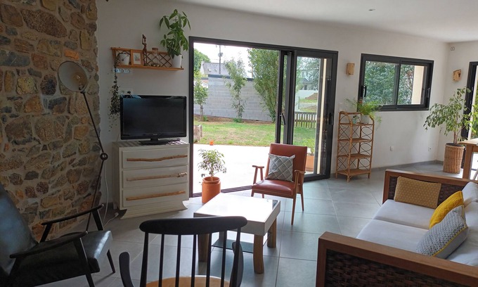 Coetmieux Casa | Renovated farmhouse between land and sea
