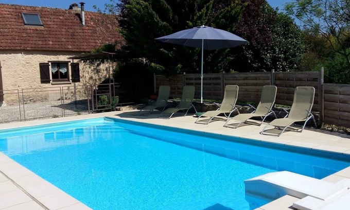 Saint-Chamassy Casa | Renovated farmhouse, quiet location, unobstructed view, private pool