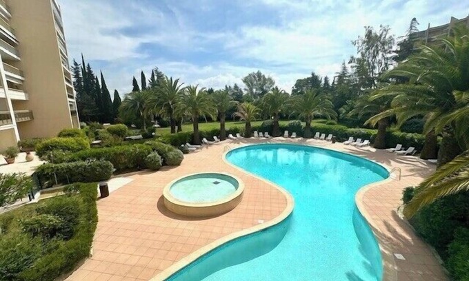 La Napoule Apartamento | Renovated apartment with balcony