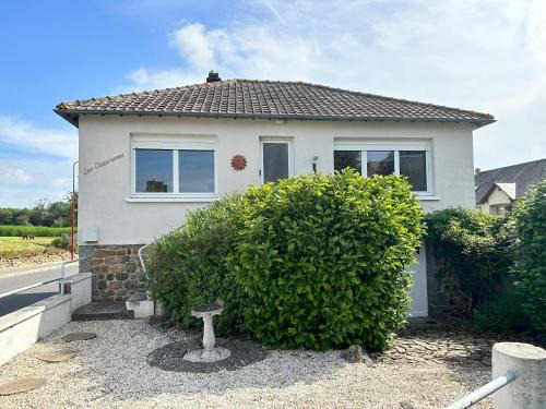 Saint-Fraimbault Casa | Renovated French Village Pavilion House - A Home for Your Next Holiday