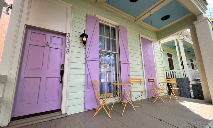 Faubourg Delassize Apartamento | Renovated Garden District Cottage 1 block from Streetcar in Historic District!
