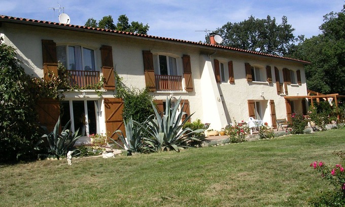 Bezac Otro | Renovated hilltop farmhouse property 17 hectares, gorgeous views close to Bonnac