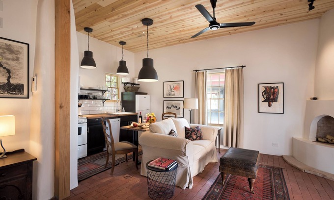 Downtown Santa Fe Casa | Casa histórica recientemente reconstruida en el centro de Santa Fe.