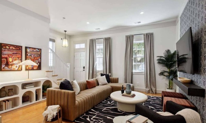 Old West Broad Neighborhood Condominio | Renovated Home | Free Parking