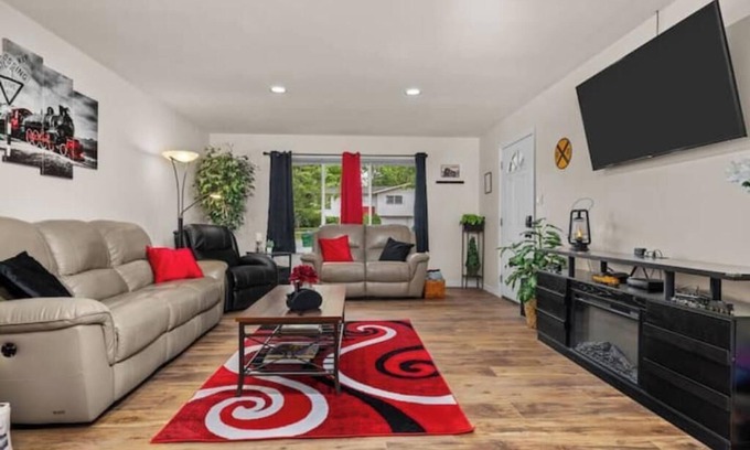 Pacific Casa | Renovated home near Six Flags on quiet street - Kid Friendly