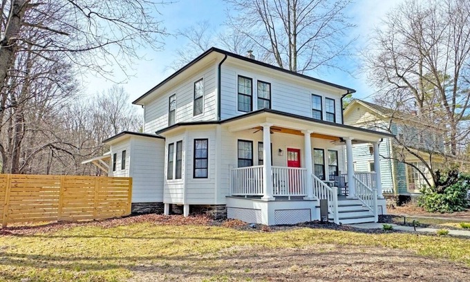 Woodstock Casa | Renovated home seconds from town