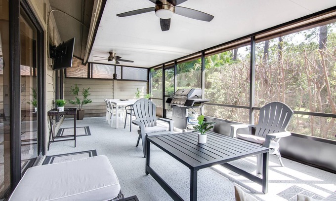 Fairway Village Casa | Renovated Home with Workspace | Sunroom | Outdoor Dining and Pool Access | Extended Stays Welcome!
