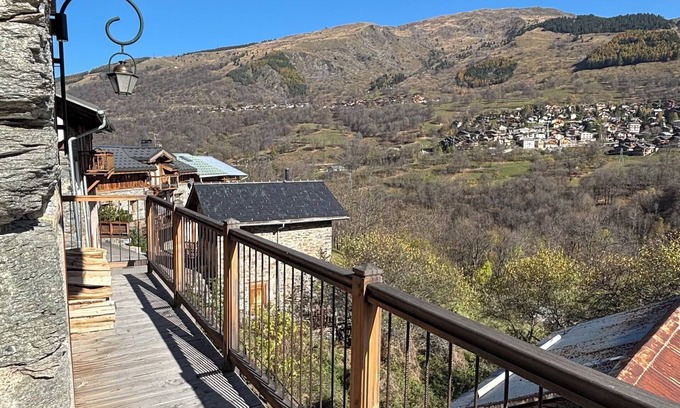 Villarabout Chalet De Esquí | Renovated house in authentic 3 Vallées hamlet with view and SPA