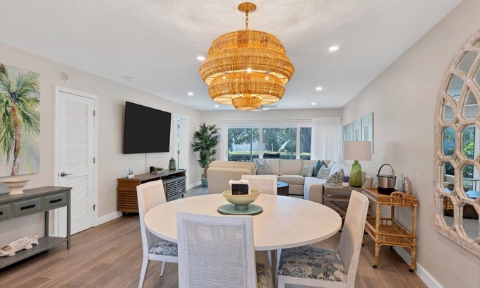 Saint Armands Key Condominio | Renovated Kingston Arms 2brm Ground floor Walk to beach