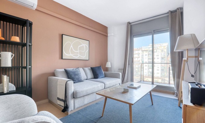 La Vila Olimpica del Poblenou Apartamento | Renovated La Vila Olimpica del Poblenou 3BR w/ Balcony, by Blueground