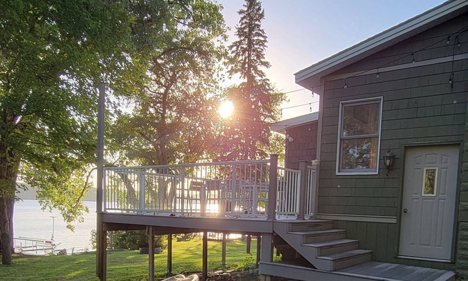 Ortonville Casa | Renovated Lake Home Sunset Oasis close to downtown on Big Stone