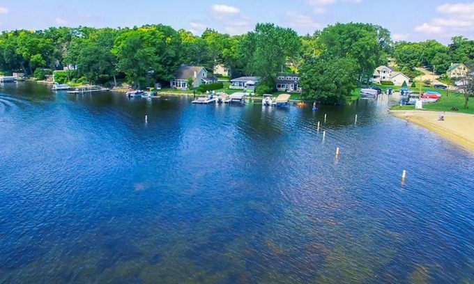 Bohners Lake Casa | Renovated Lake House Retreat Near Lake Geneva