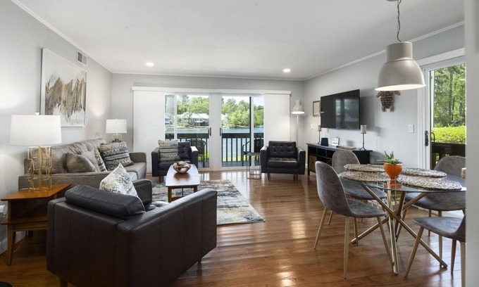 Pinehurst Condominio | Renovated, Lakefront, Pinehurst #5, Ground Level, 2BR, 2BA, Pool, WiFi, Cable