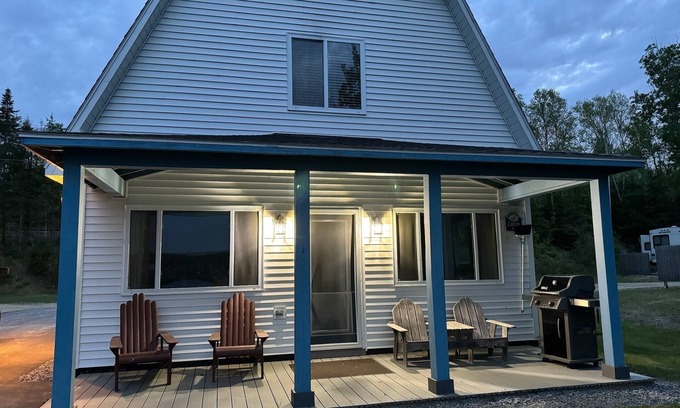 Eagle Lake Cabina | Renovated Lakefront Family-Friendly Retreat: BBQ, Kayaks, Firepit, Trails, Dock