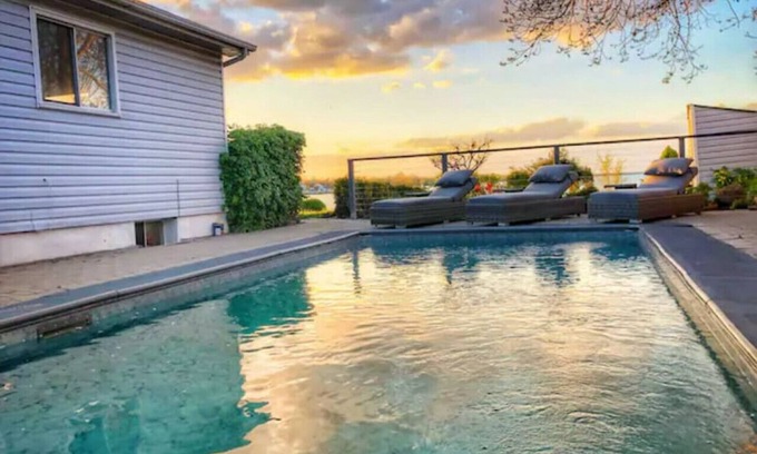 Port Weller Casa | Renovated Lakeside Niagara Home w/hot tub/fire pit