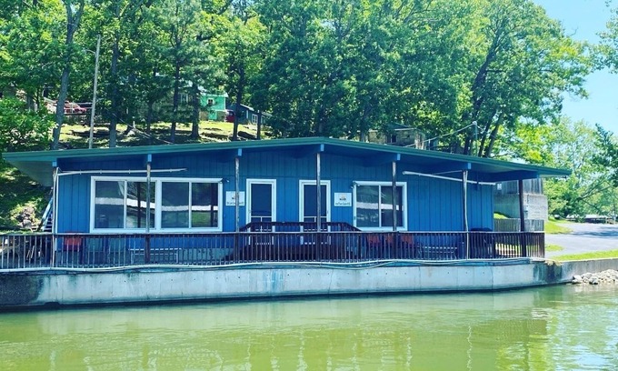 Camdenton Cabina | Renovated lakeside cabin with pool & resort amenities!