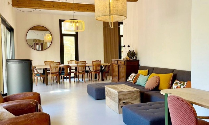 La Palme Casa | Renovated loft-style house, spacious and family-friendly, large garden 7' from the beach