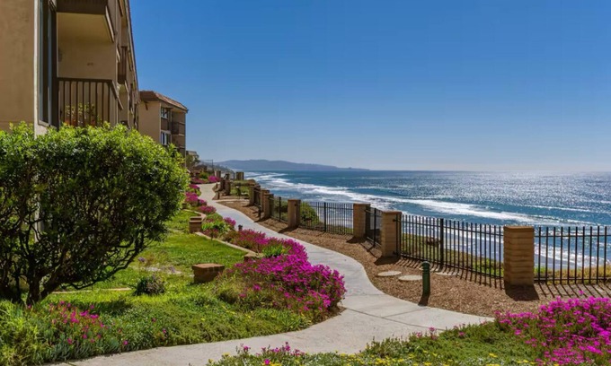 Solana Beach Condominio | Renovated Lovely 2-Bedroom Condo by the Ocean