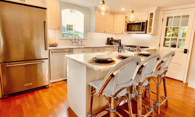 Popponesset Casa | Renovated Luxury Cottage - Walk to Private Beach
