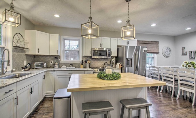 Lynchburg Casa | Renovated Lynchburg House ~ 2 Mi to Downtown!
