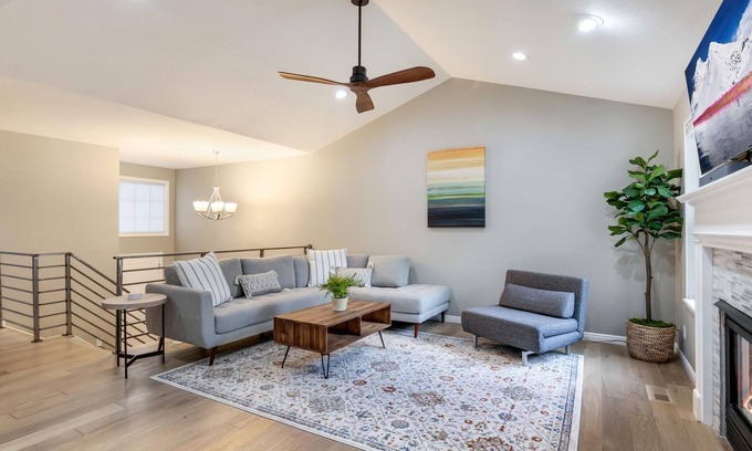 Holladay Casa | Renovated Modern Townhome in the heart of Holladay
