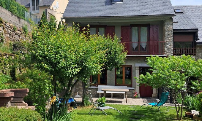Cadeac Casa | Renovated mountain house in a haven of peace.