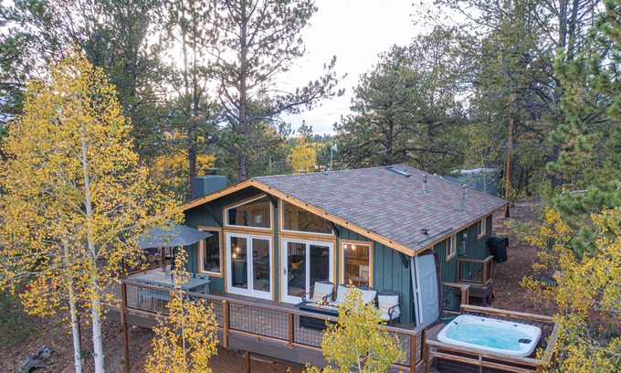 Rainbow Valley Casa | Renovated mountain-view cabin with hot tub, huge deck, grill, & fireplace