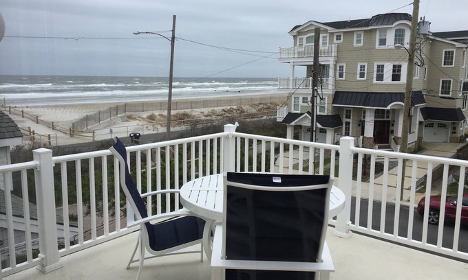 Sea Isle City Casa | Renovado casi frente al mar 4BR 3. Casa adosada de 5B, Midtown SIC, ¡Vistas espectaculares!