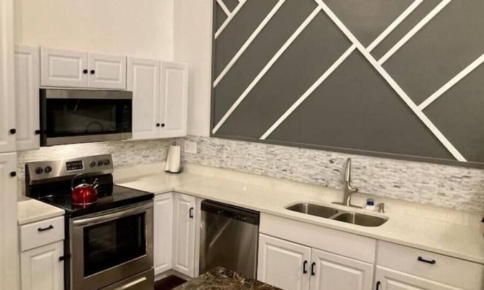 Altamonte Springs Casa | Renovated Peaceful Luxury Walk to Mall Park Publix