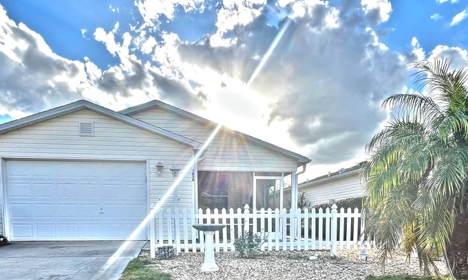 Santiago Casa | Renovated, Pet Friendly! LIVING IT UP IN THE VILLAGES!! 2bed, 1bath Furnished