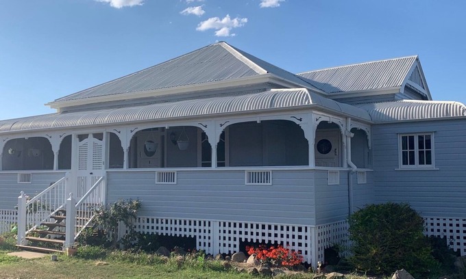 Warwick Casa | Queenslander renovado con piscina, cerca de la ciudad.