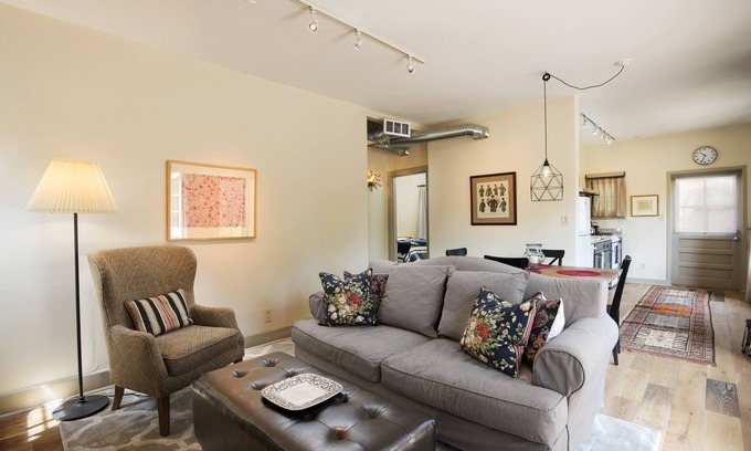 Downtown Santa Fe Casa | Recientemente renovado, adobe casita ¡Increíble ubicación tranquila cerca de la plaza histórica!