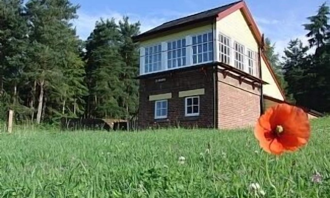 Penrith Cabaña | Caja de señal de ferrocarril renovada en una ubicación tranquila y perfecta para observar las estrellas