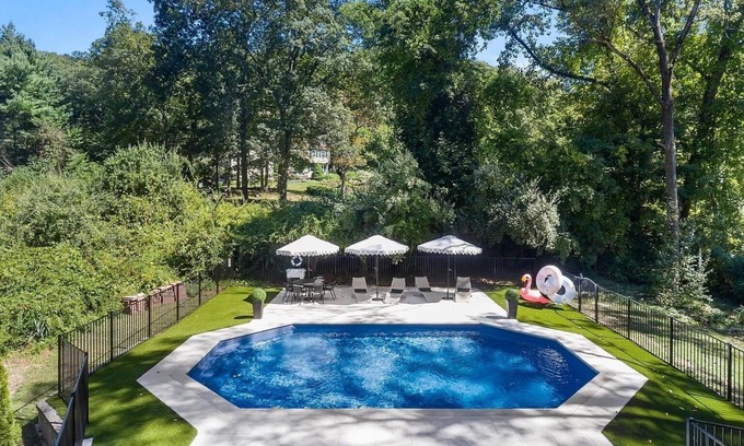 Redding Ridge Casa | Renovated Retreat | Heated Saltwater Pool | BBQ