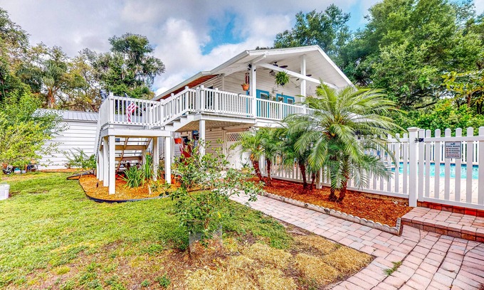 Thonotosassa Casa | Renovated retreat with pool, firepit, balcony, & bikes - snowbird-friendly