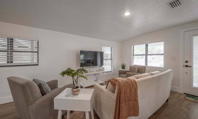 Old Seminole Heights Casa | Renovated Seminole Heights Beauty