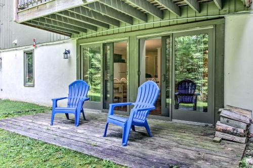 Bromley Mountain Apartamento | Renovated Ski-InandSki-Out Peru Condo at Bromley Mtn